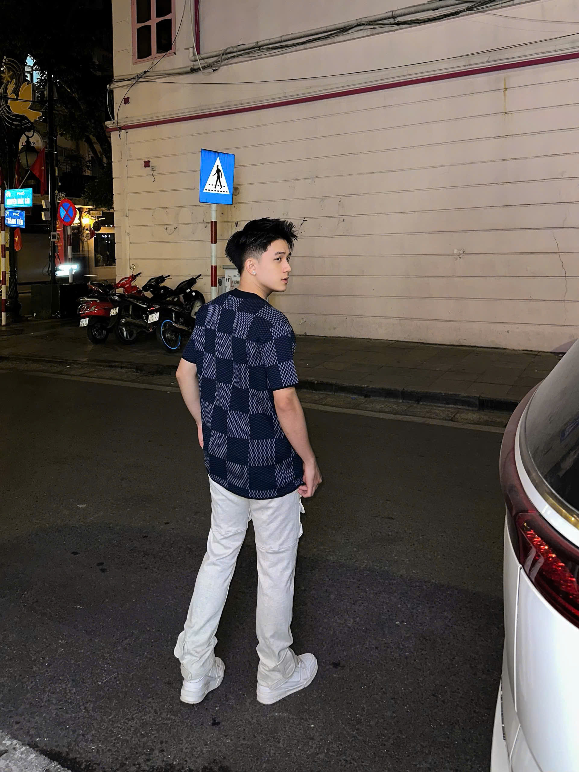 Áo phông T-shirt len Louis Vuitton LV Xanh than ô caro logo LV đính đá thêu ngực Like Auth on web NV